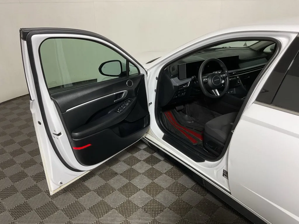 Hyundai Sonata photo 18