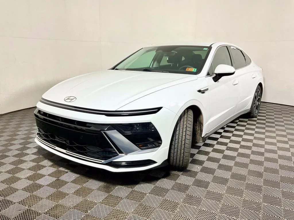 Hyundai Sonata photo 2