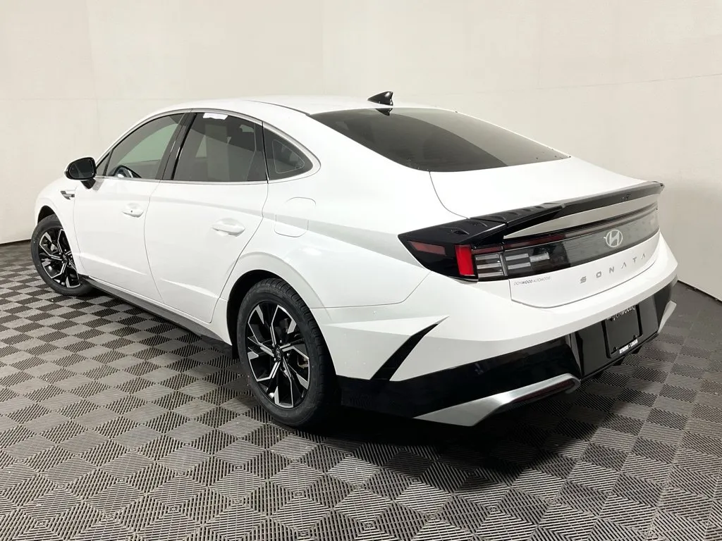 Hyundai Sonata photo 11