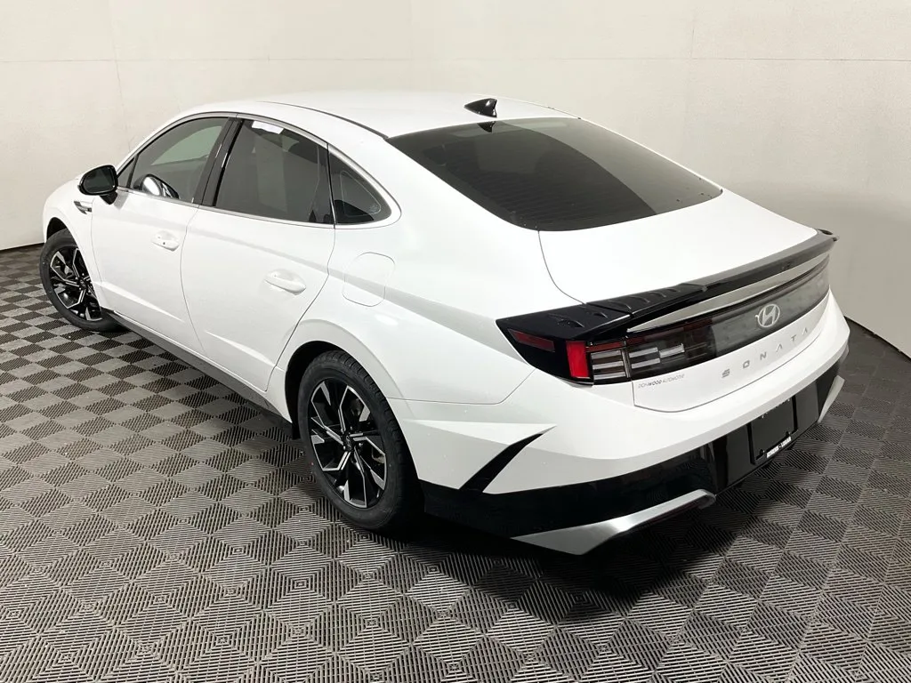 Hyundai Sonata photo 12