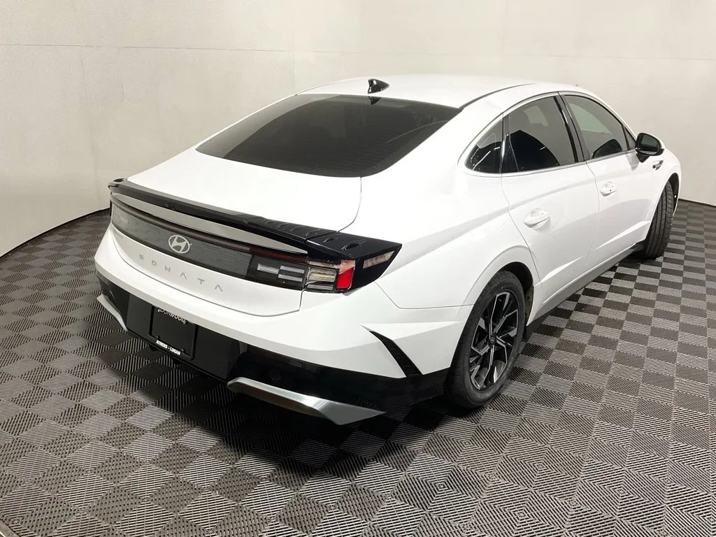 Hyundai Sonata photo 17