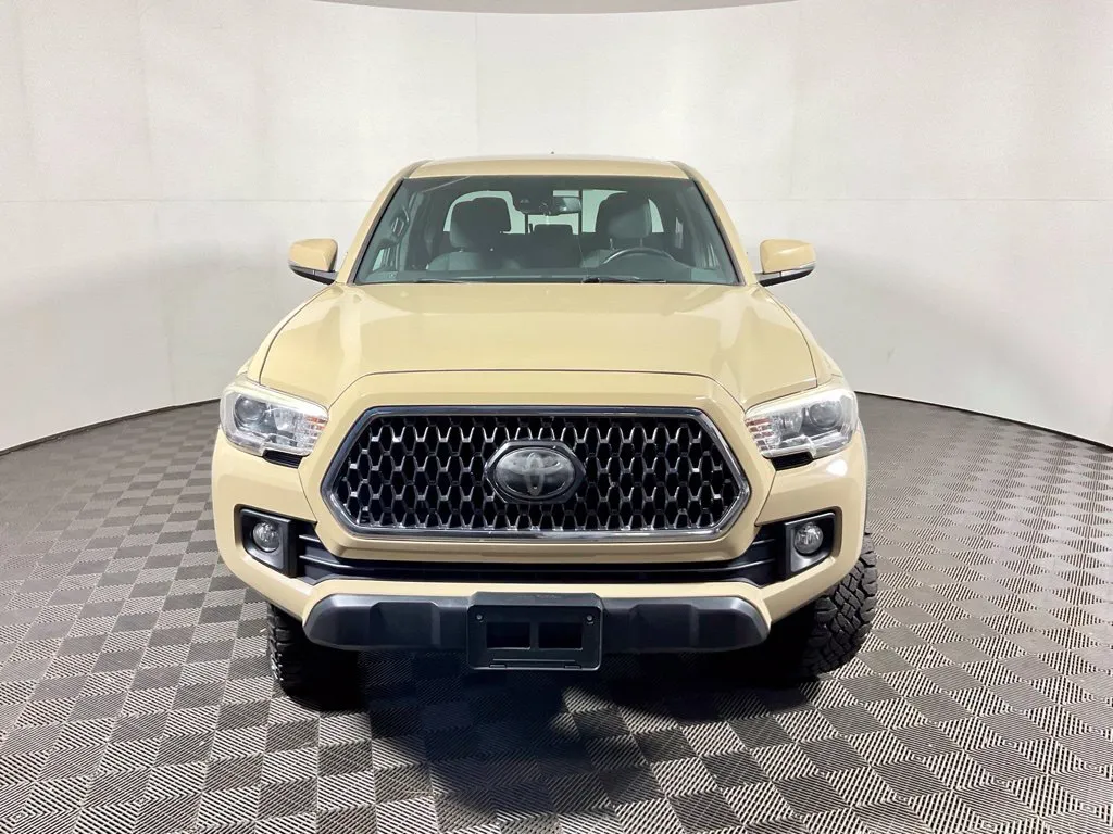 Toyota Tacoma photo 7