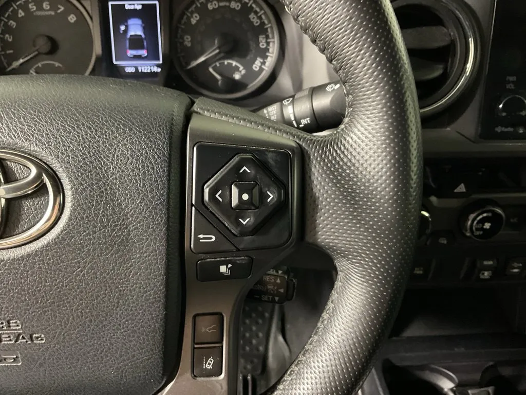Toyota Tacoma photo 26