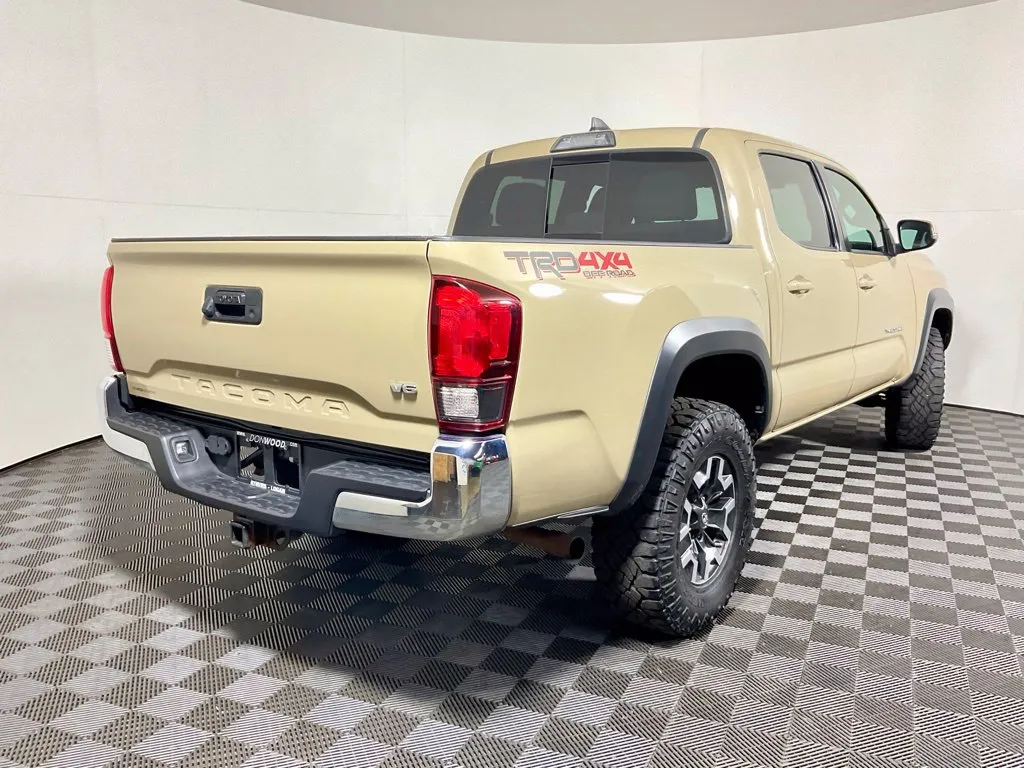 Toyota Tacoma photo 15