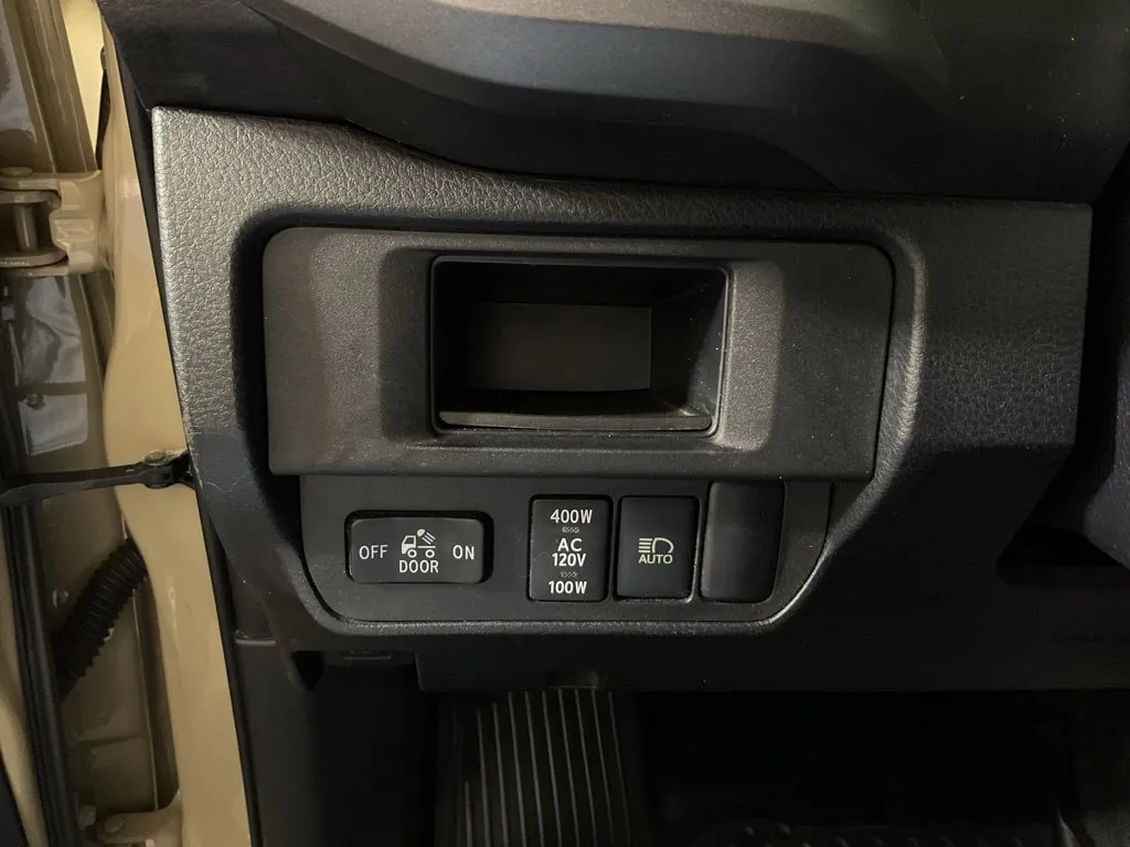 Toyota Tacoma photo 27