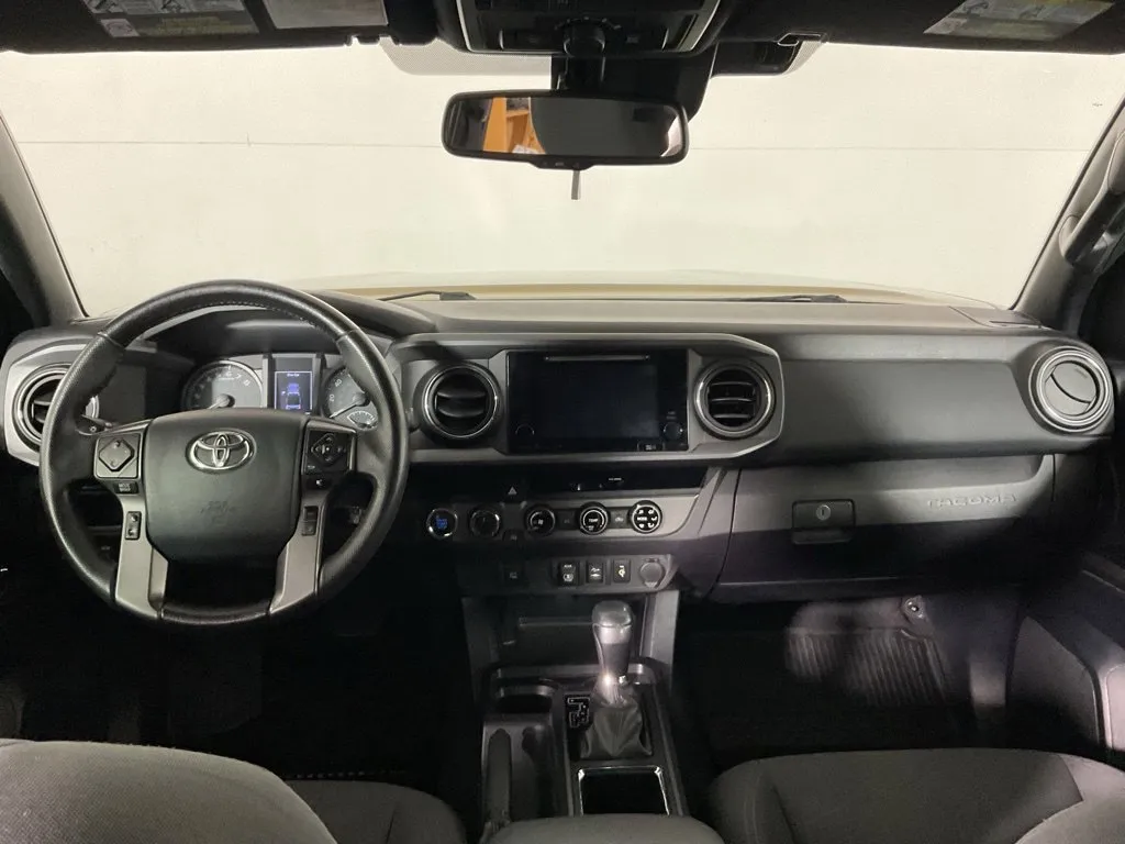 Toyota Tacoma photo 21