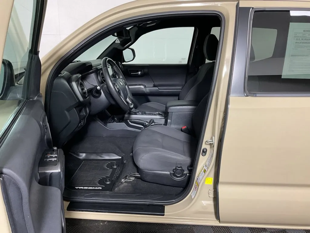 Toyota Tacoma photo 19