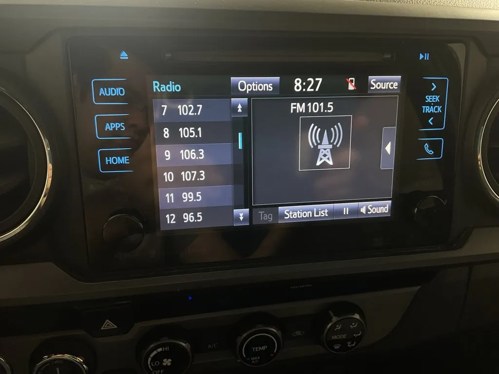 Toyota Tacoma photo 22