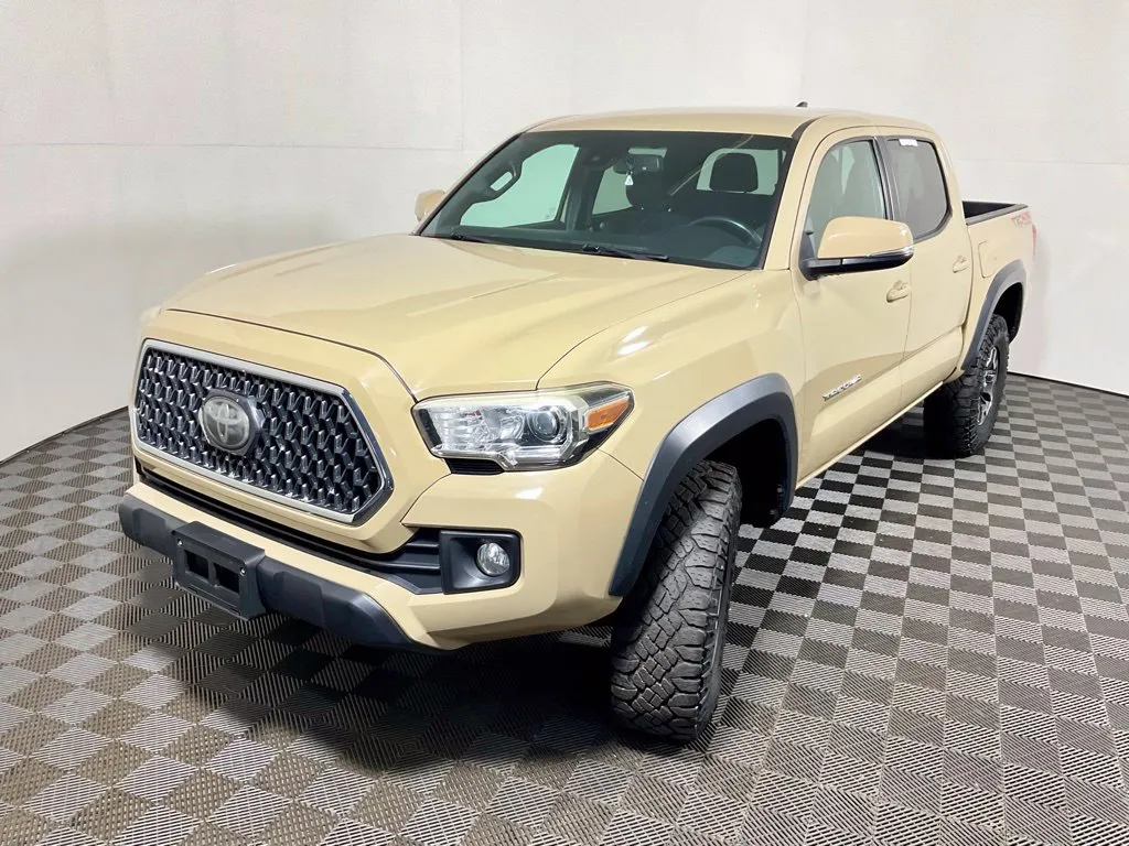 Toyota Tacoma photo 9