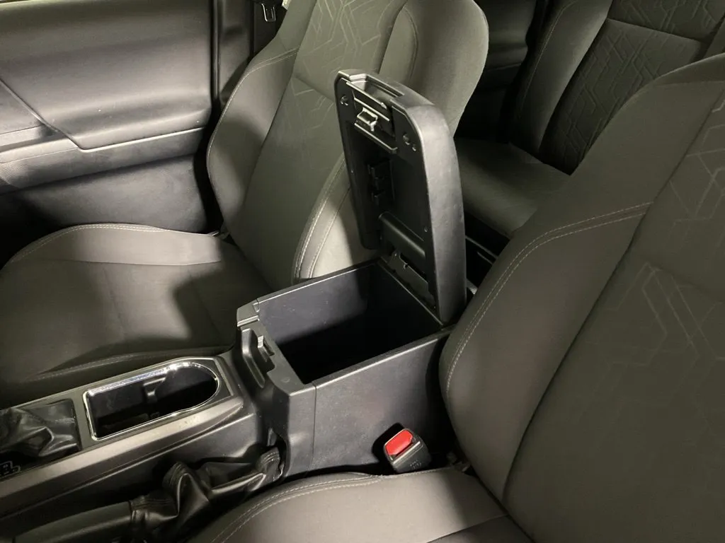 Toyota Tacoma photo 29