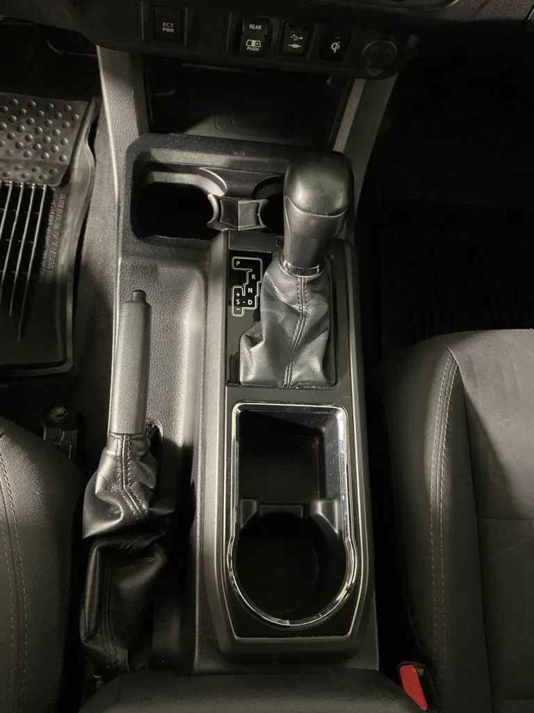 Toyota Tacoma photo 28