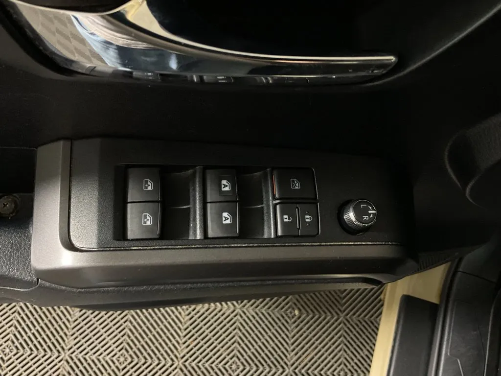 Toyota Tacoma photo 18