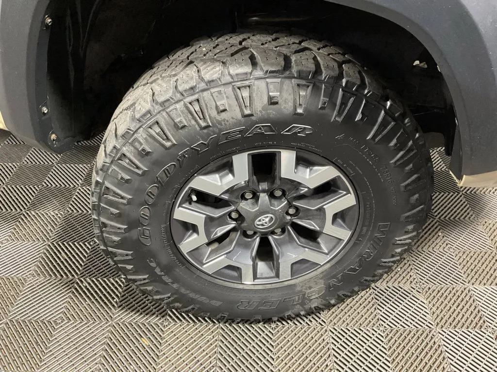 Toyota Tacoma photo 38