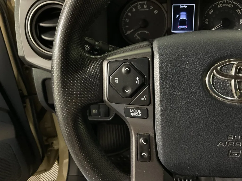 Toyota Tacoma photo 25