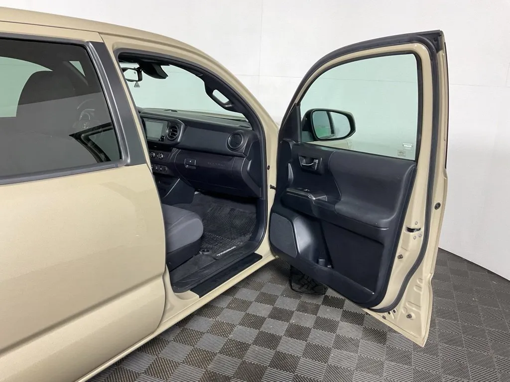 Toyota Tacoma photo 34