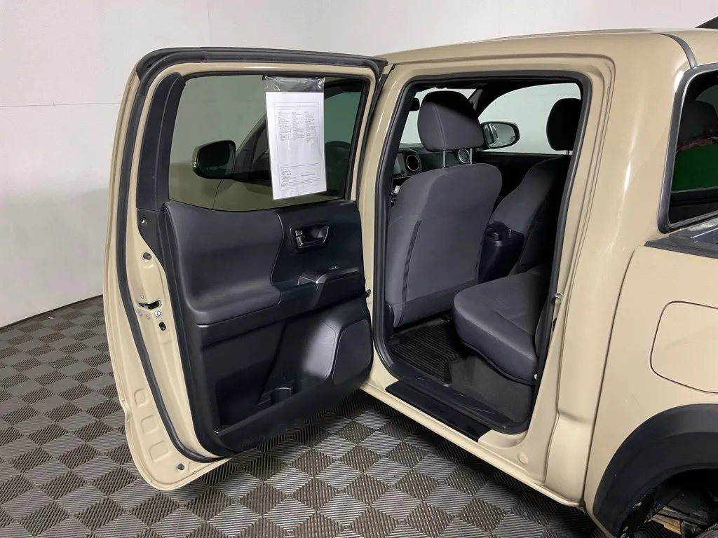 Toyota Tacoma photo 30
