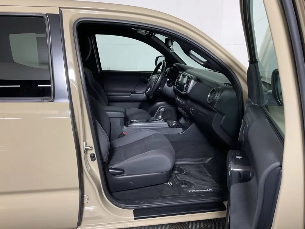 Toyota Tacoma photo 35