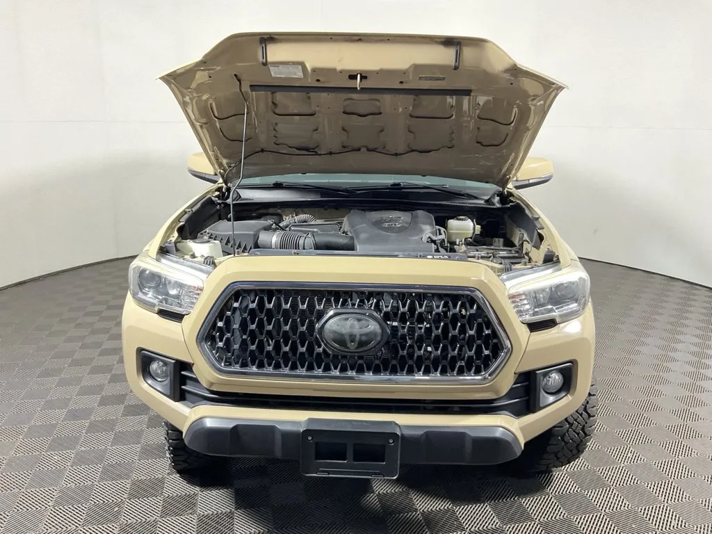 Toyota Tacoma photo 8