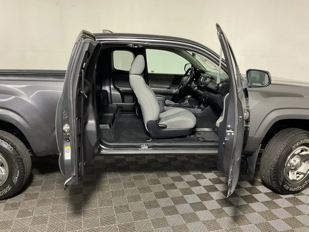Toyota Tacoma photo 29