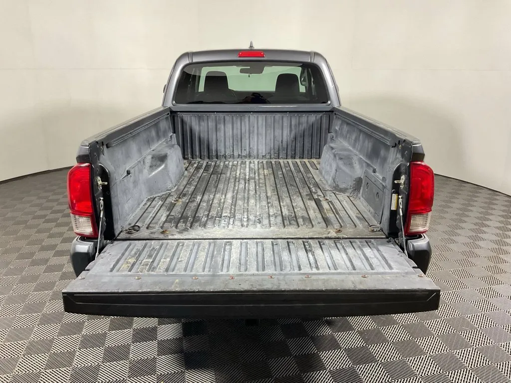 Toyota Tacoma photo 12