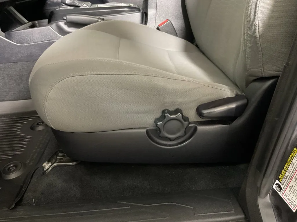 Toyota Tacoma photo 18