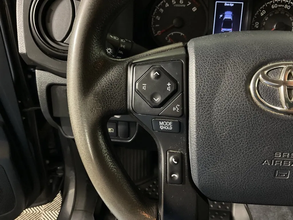 Toyota Tacoma photo 22
