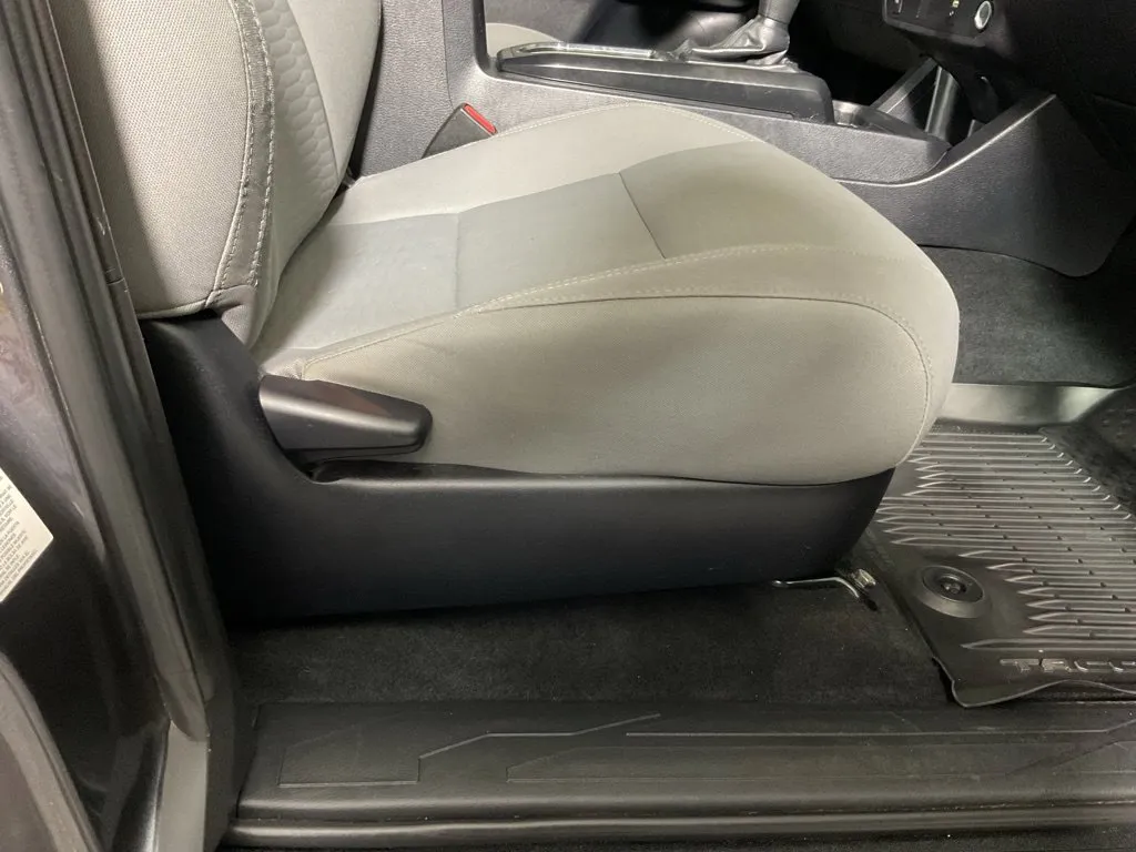 Toyota Tacoma photo 33