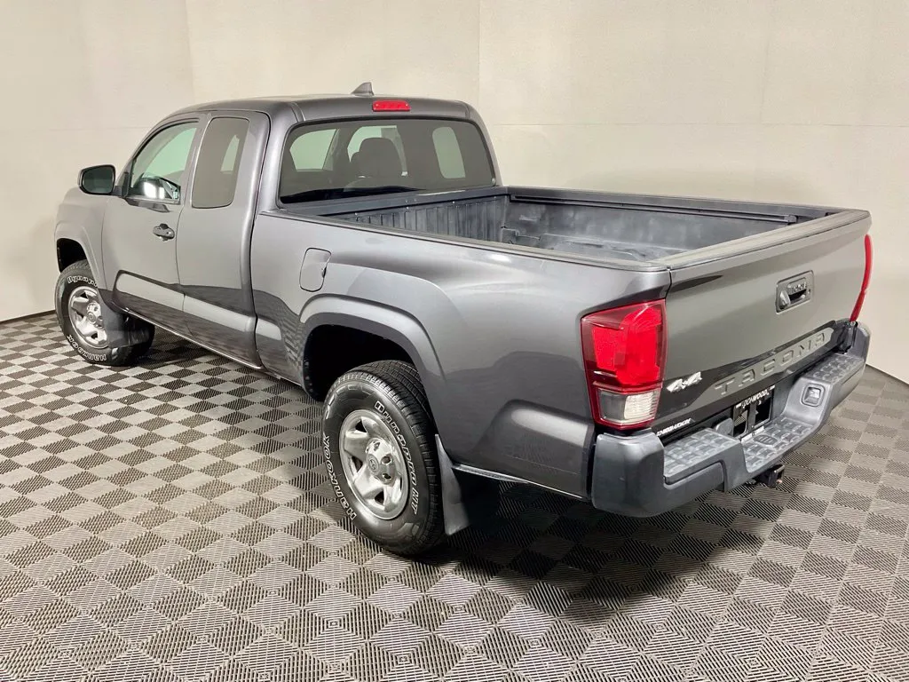 Toyota Tacoma photo 9