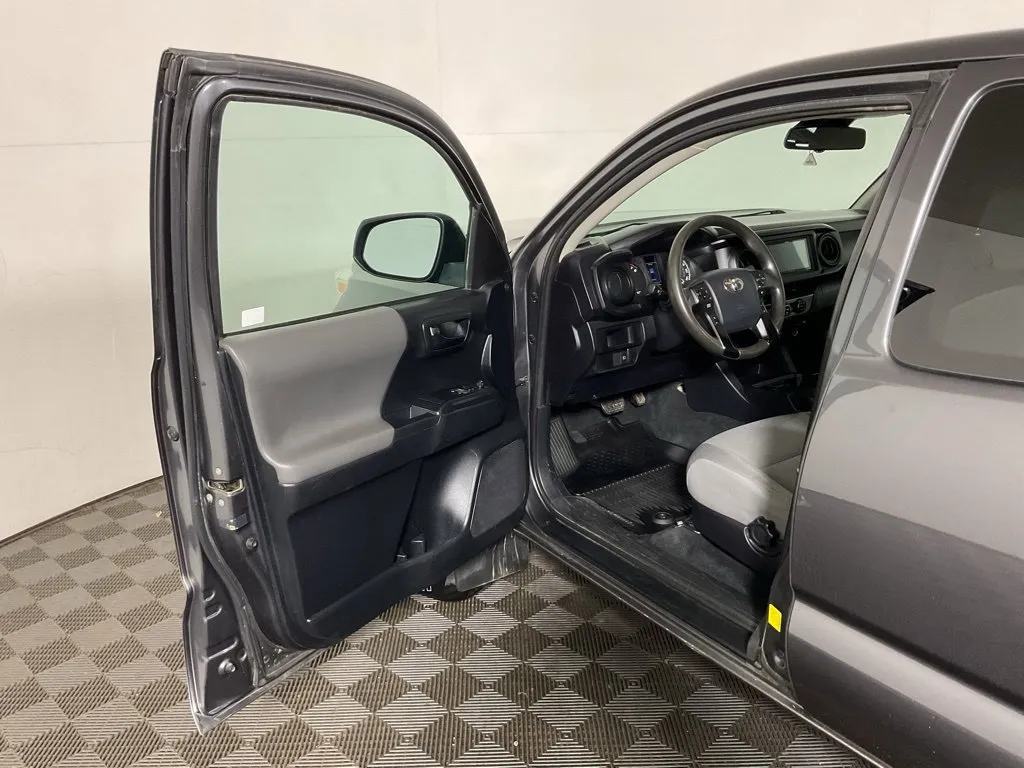 Toyota Tacoma photo 15