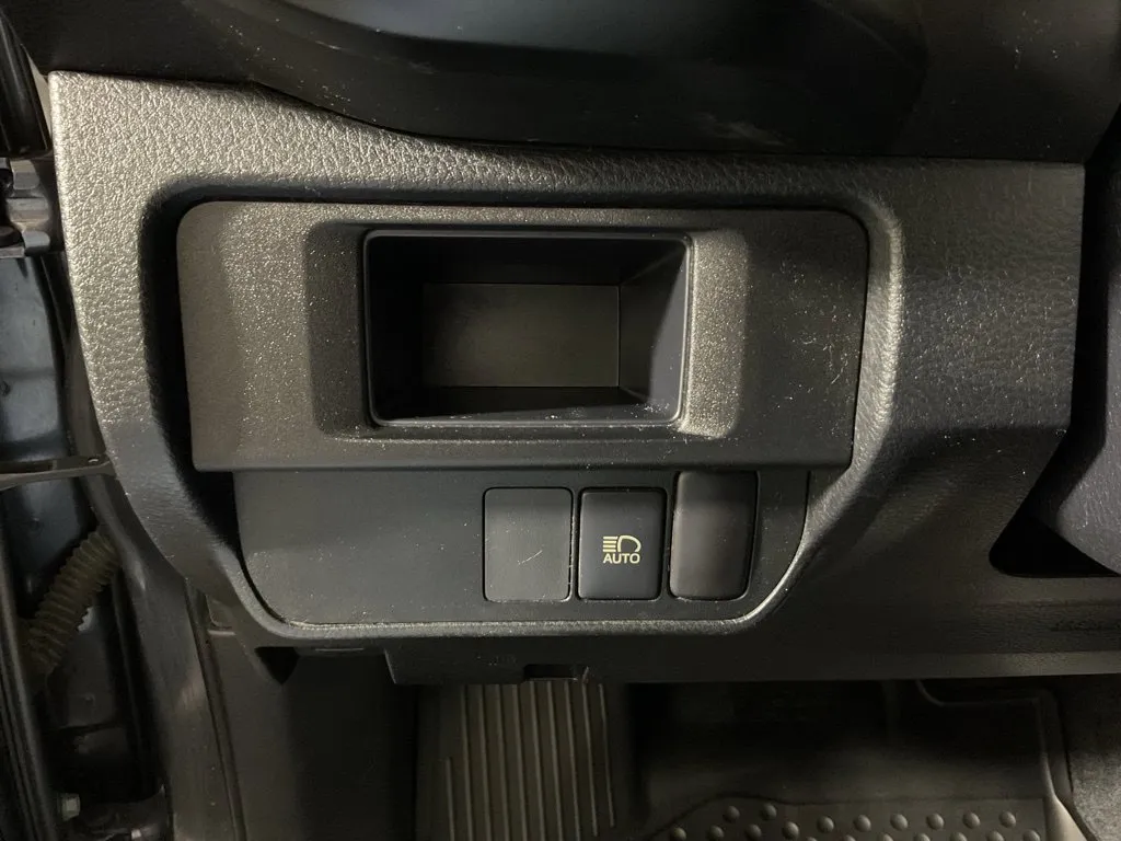 Toyota Tacoma photo 24