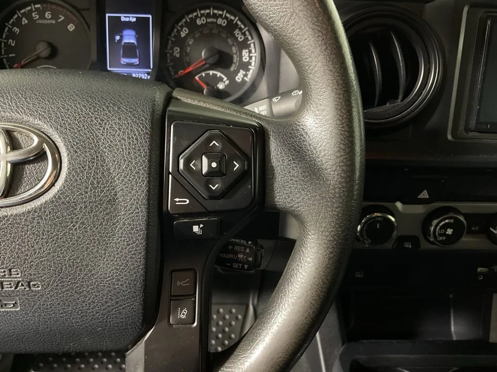 Toyota Tacoma photo 23