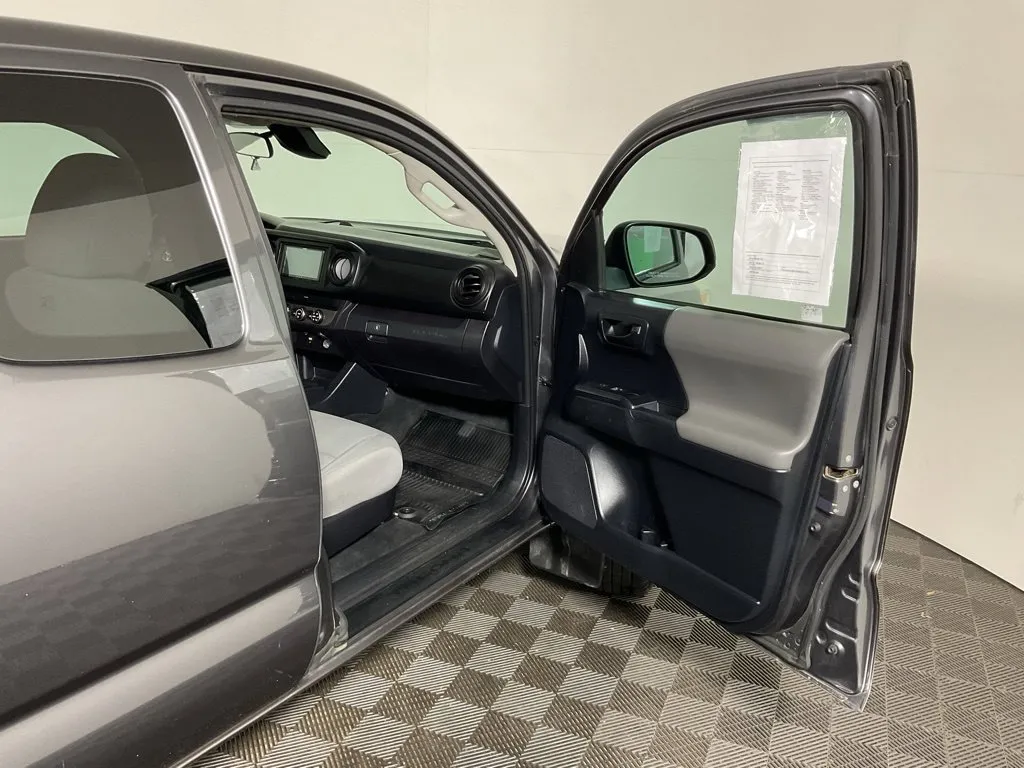 Toyota Tacoma photo 31