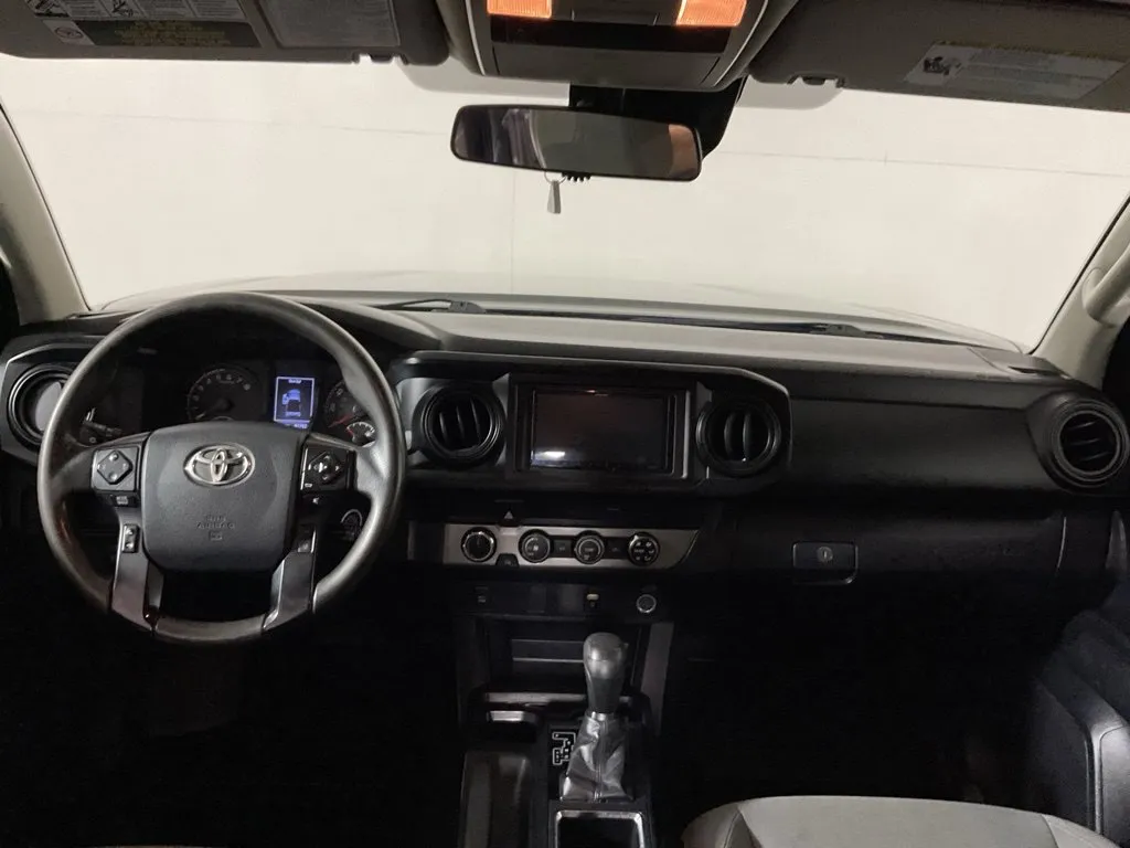 Toyota Tacoma photo 19