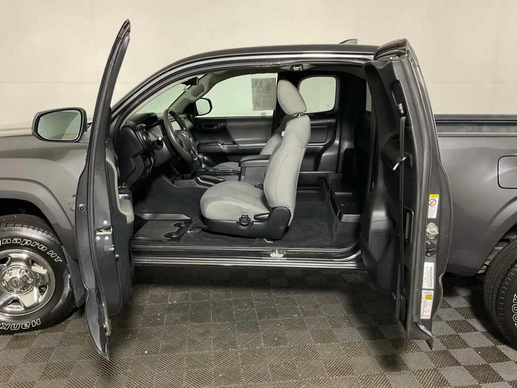 Toyota Tacoma photo 27