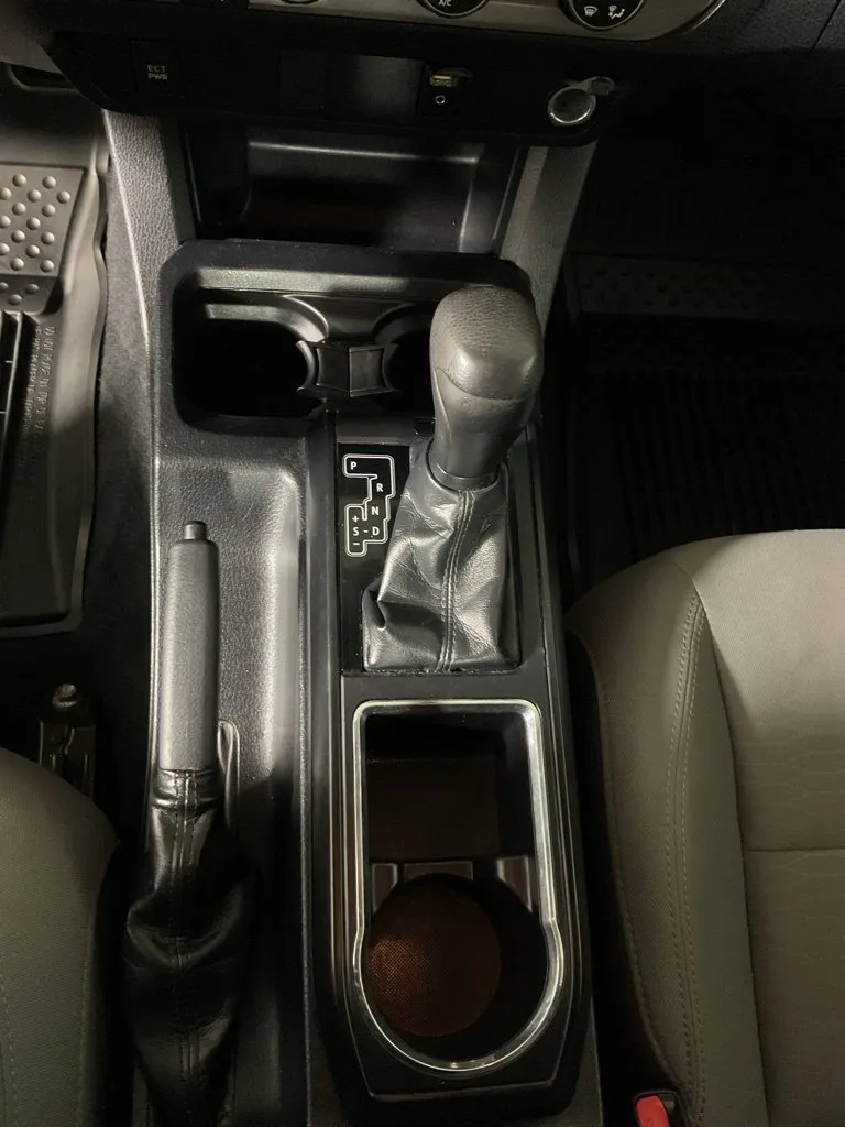 Toyota Tacoma photo 25