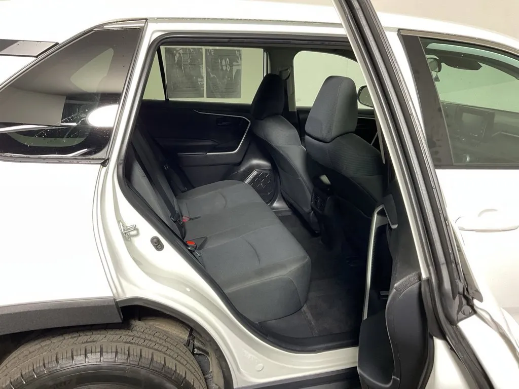 Toyota RAV4 photo 33