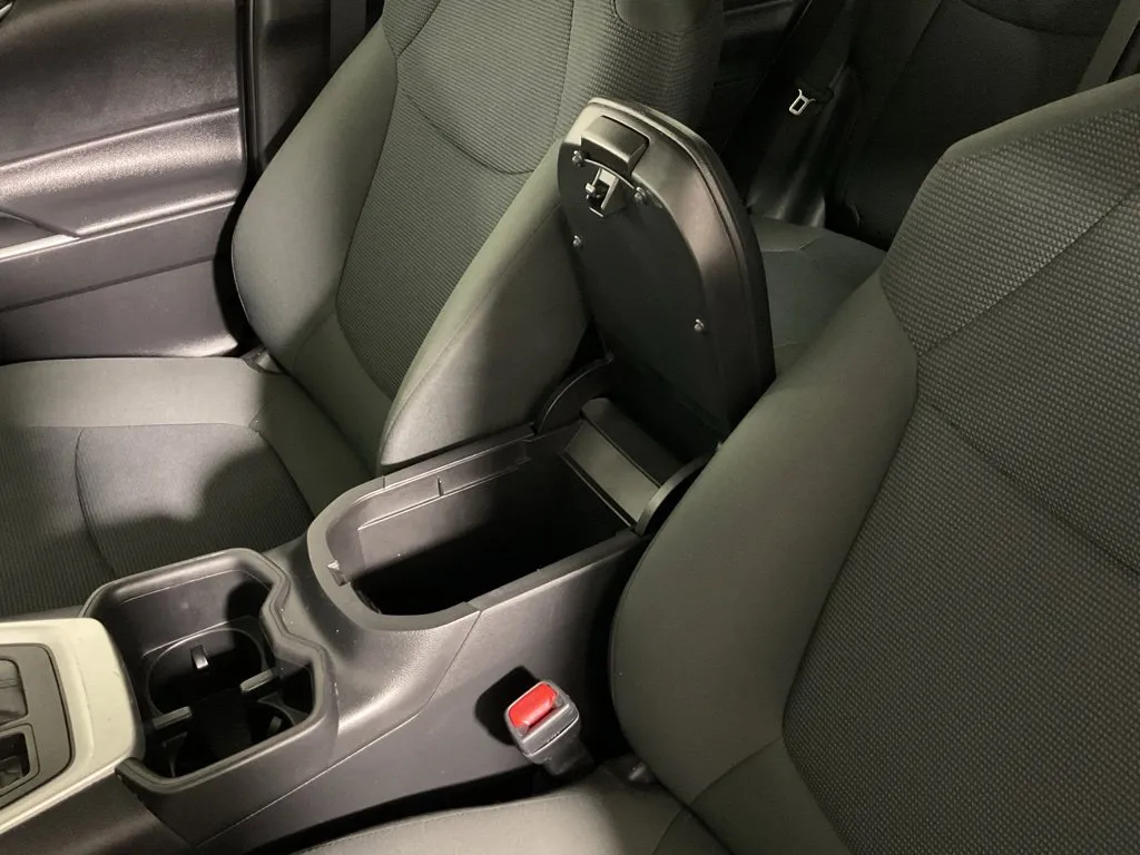 Toyota RAV4 photo 29