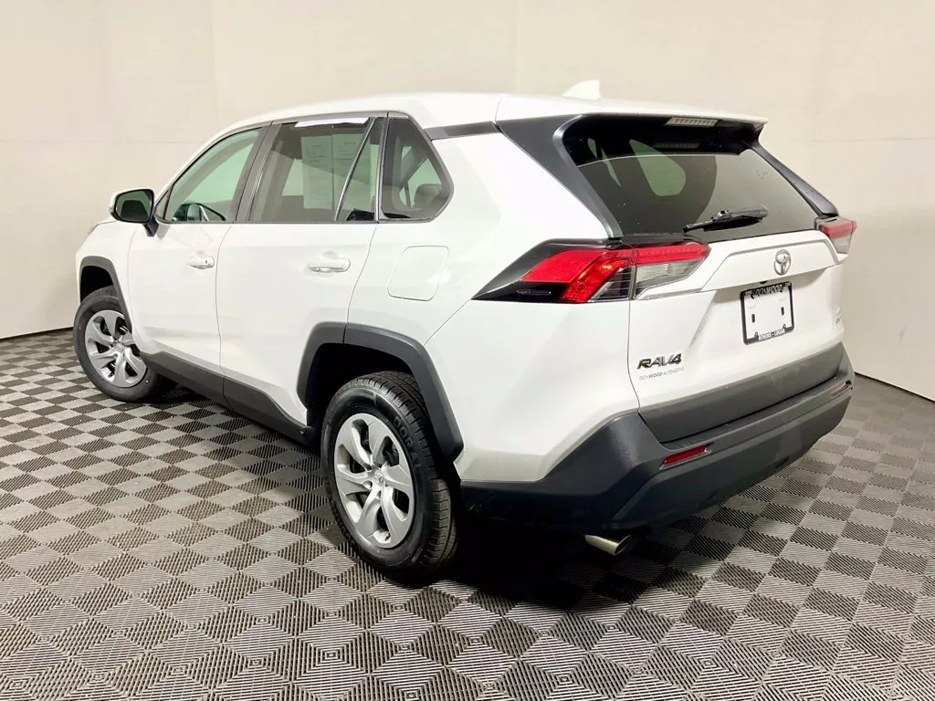 Toyota RAV4 photo 9