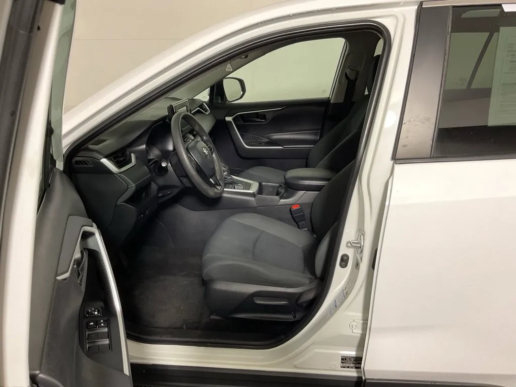 Toyota RAV4 photo 19