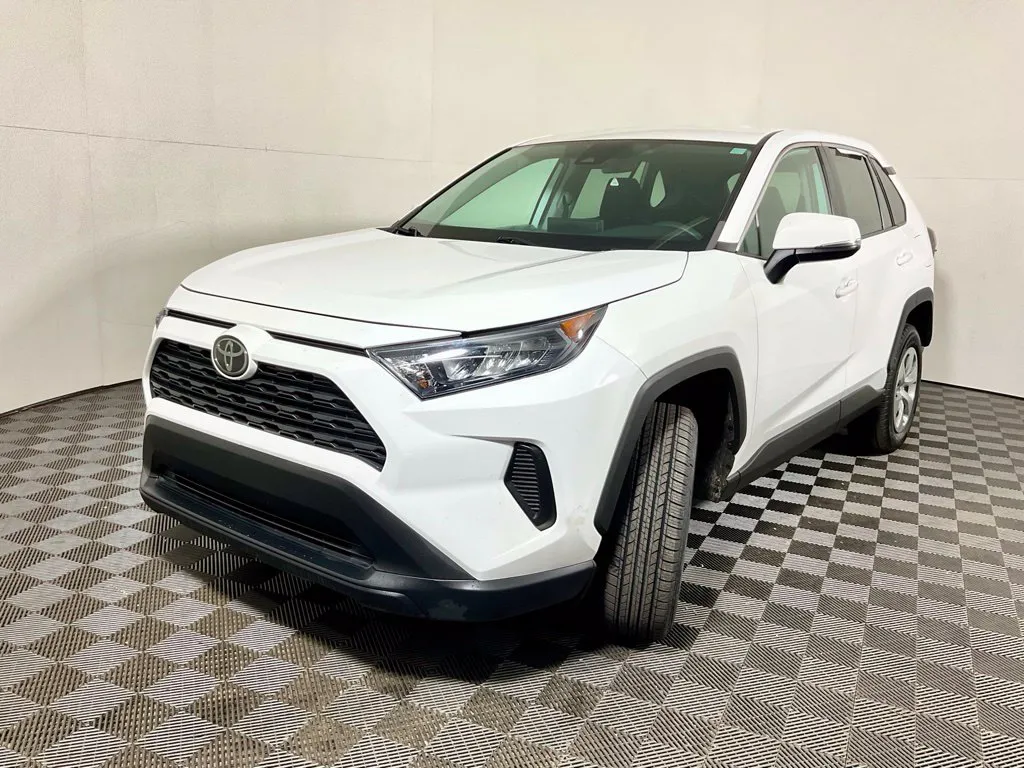 Toyota RAV4 photo 2