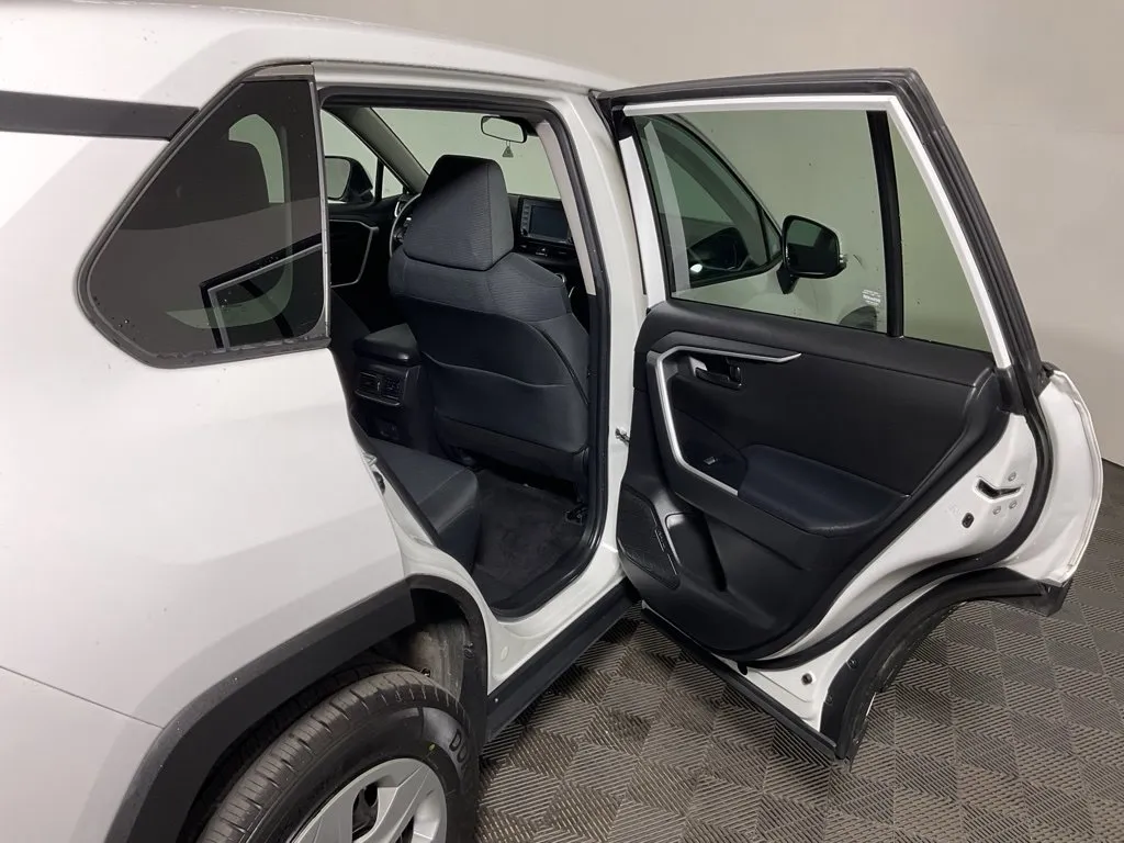 Toyota RAV4 photo 32