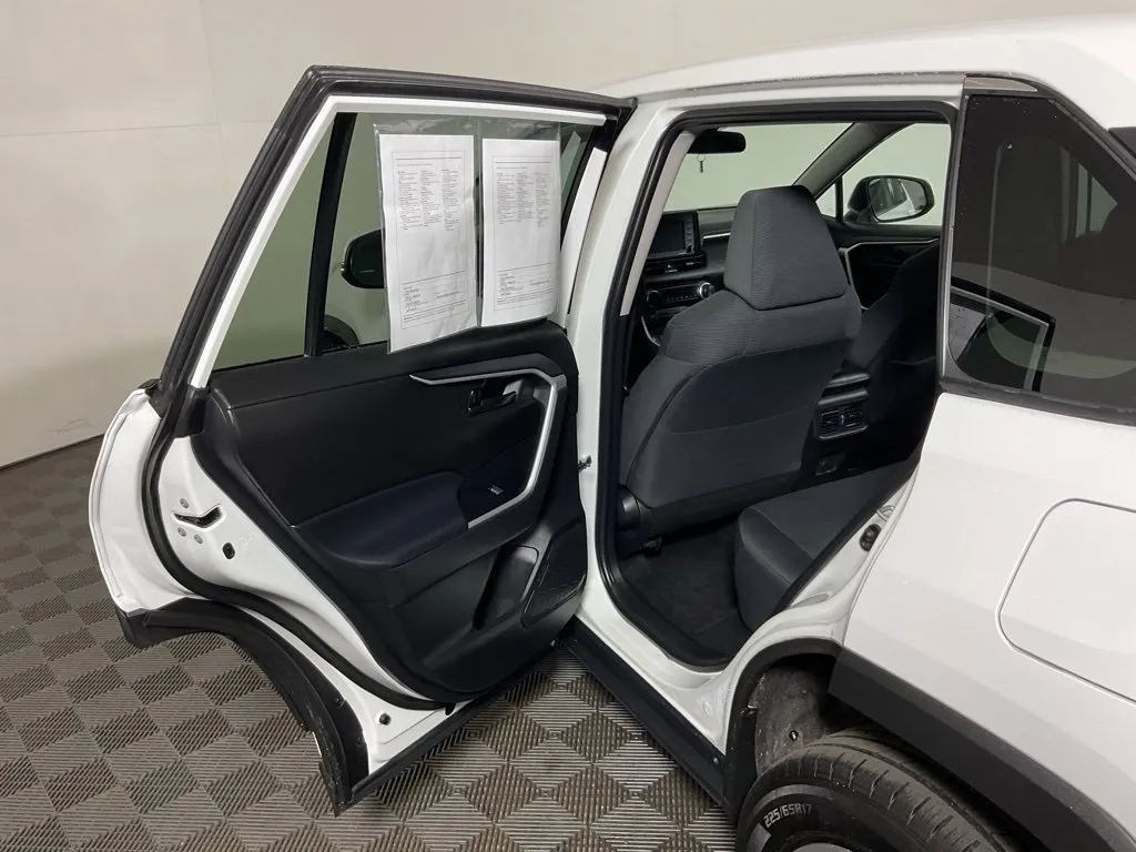 Toyota RAV4 photo 30