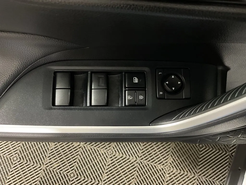 Toyota RAV4 photo 18