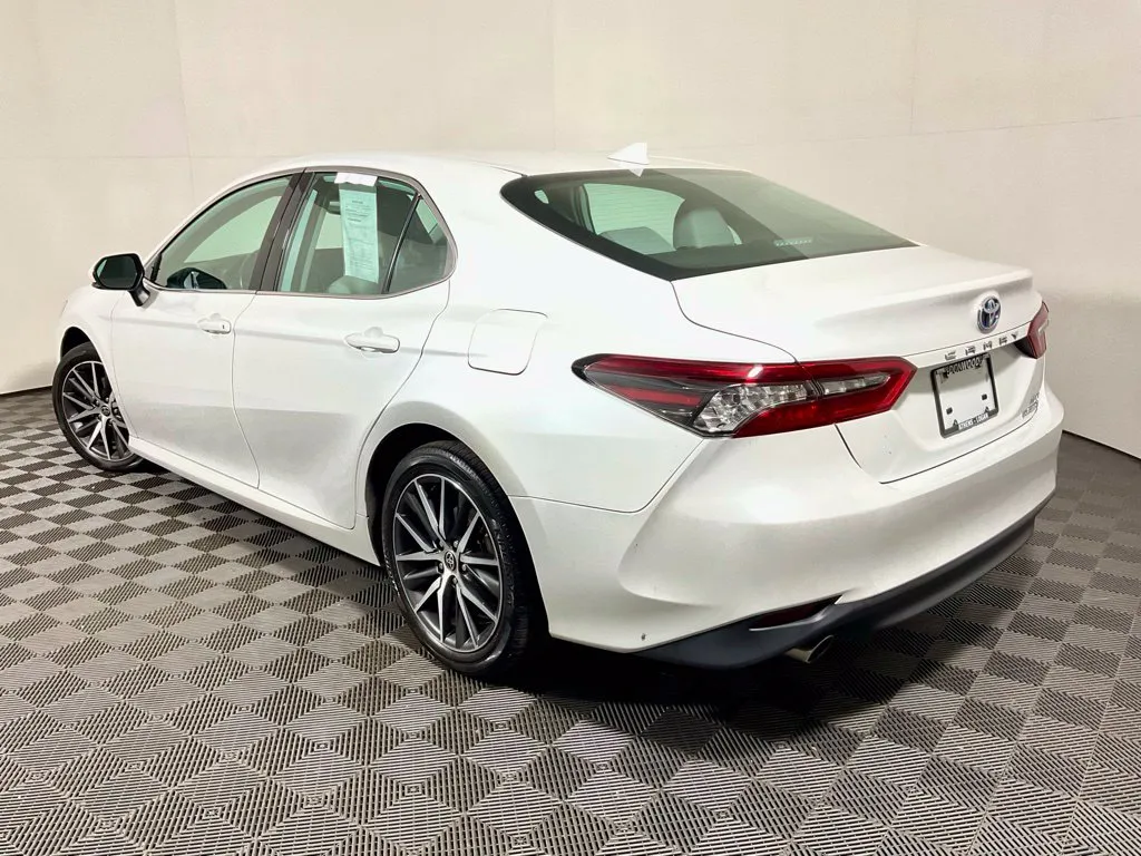 Toyota Camry photo 12