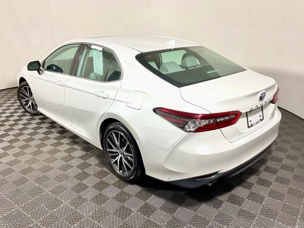 Toyota Camry photo 13