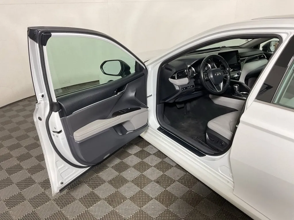 Toyota Camry photo 17