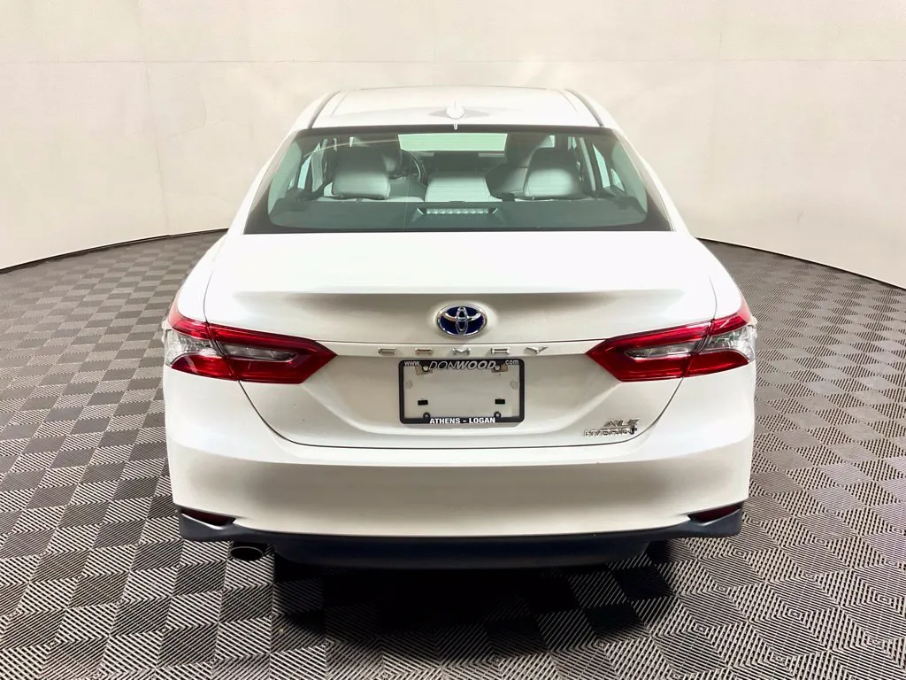 Toyota Camry photo 14