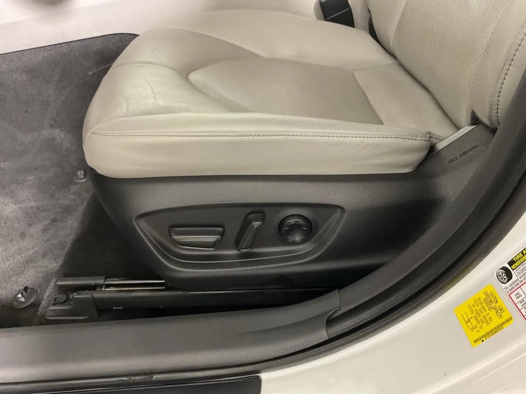 Toyota Camry photo 20
