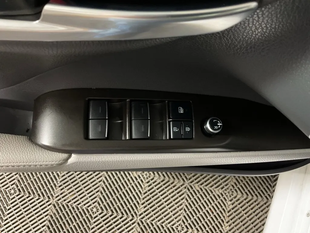 Toyota Camry photo 18