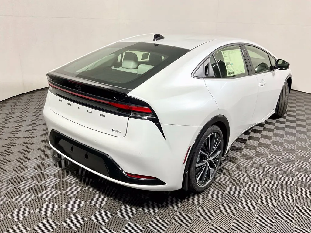 Toyota Prius photo 17